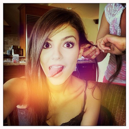 Victoria Justice doet weer gek!!!